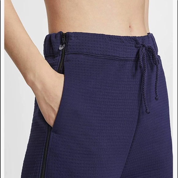 - Worn once Nike sportswear pants - Picture 3 of 12